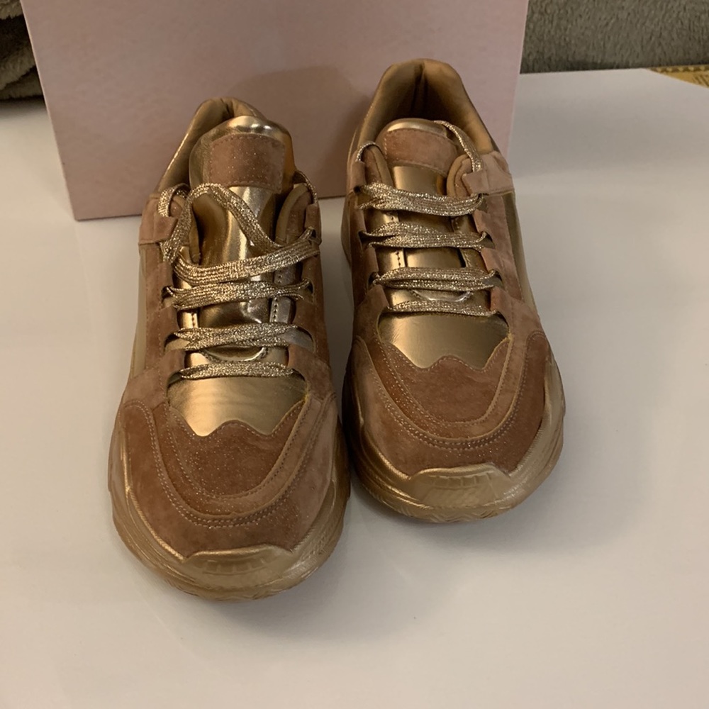 Women sneakers by Cape Robbin in metallic rose gold size 10 wide - Picture 2 of 8